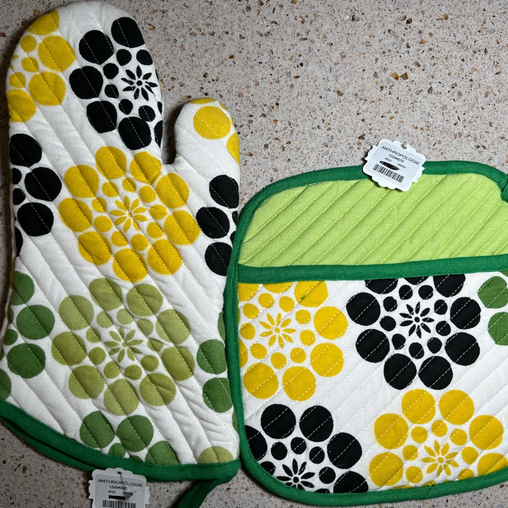 Anthropologie Oven Mitt and Pot Holder. Brand new with tags.